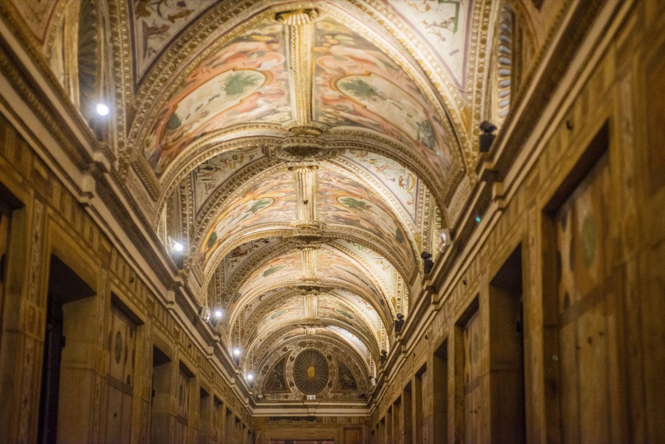 Corridoio con volte affrescate a Palazzo Ducale di Mantova